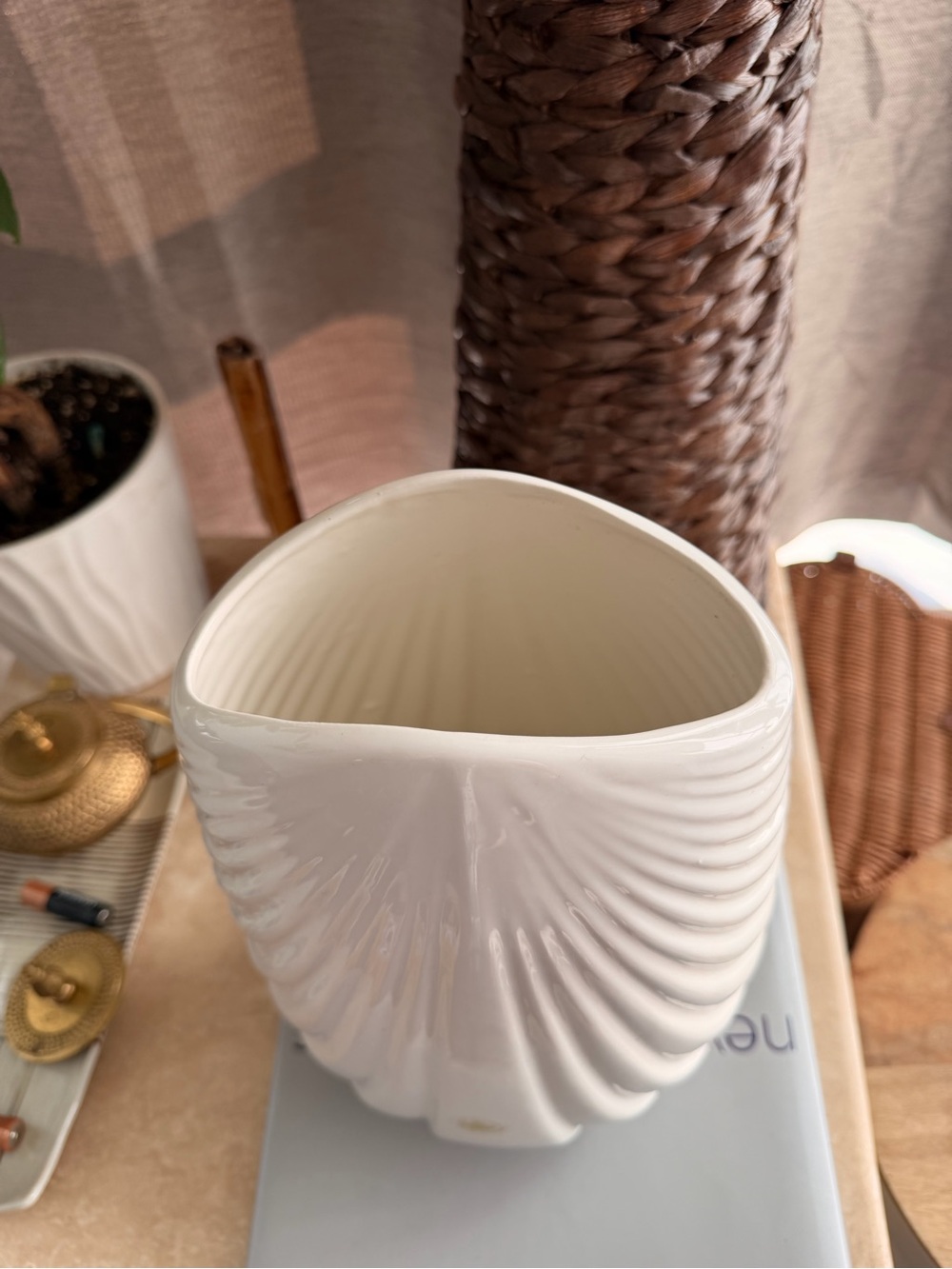 White Ceramic Shell Vase by - Picture 3 of 3